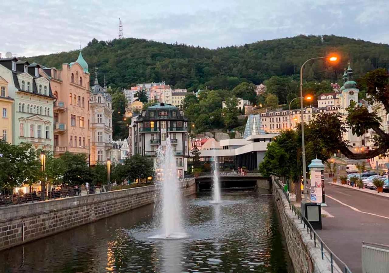 Retro Big Apartment With Two Balconies And Lift Karlovy Vary Eksteriør bilde
